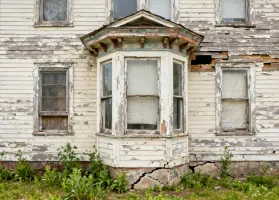 Victorian home before Fypon millwork restoration
